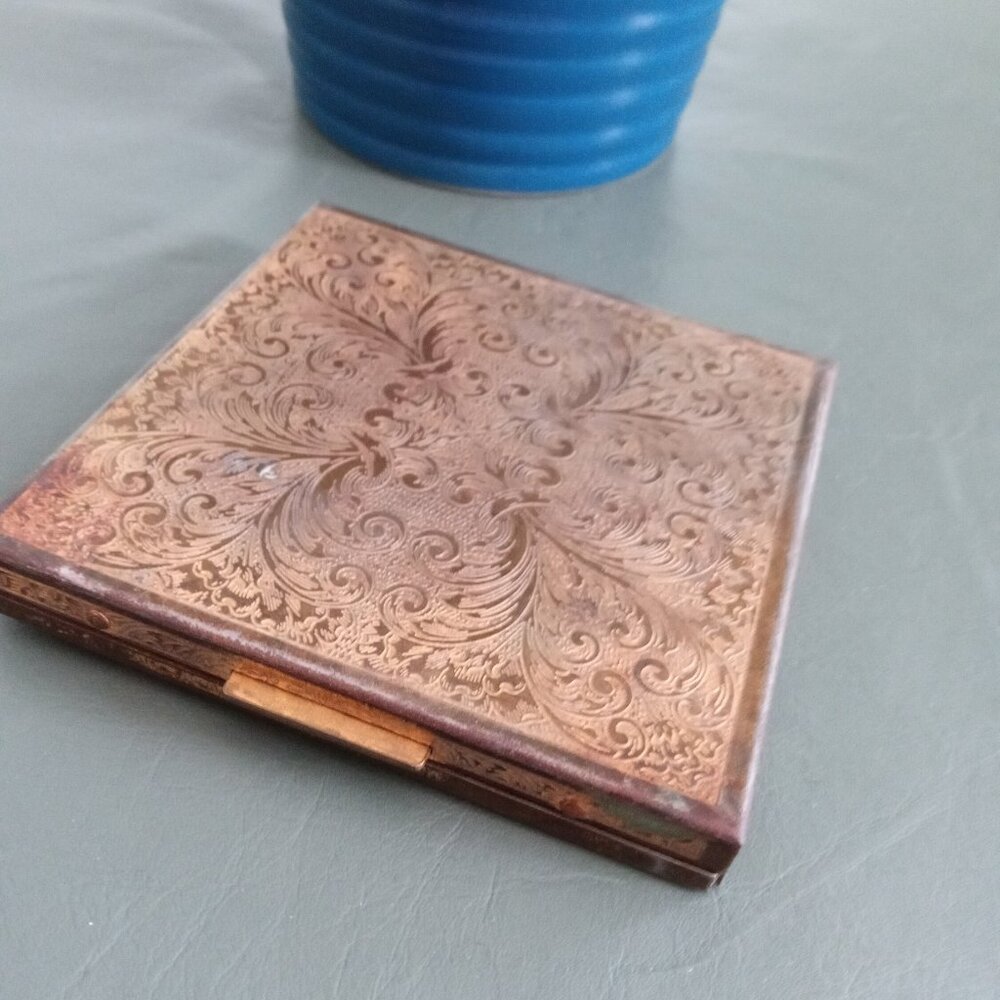 Fifth Rex Avenue Vintage Filigree Compact w/ Mirror Square Gold Tone w/ Orignal